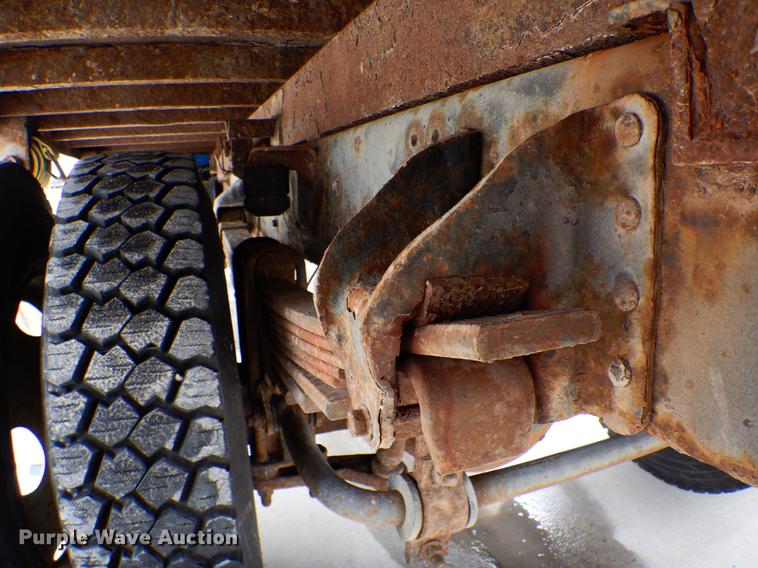 image for item DE6044 2005 GMC C7500 dump flatbed truck