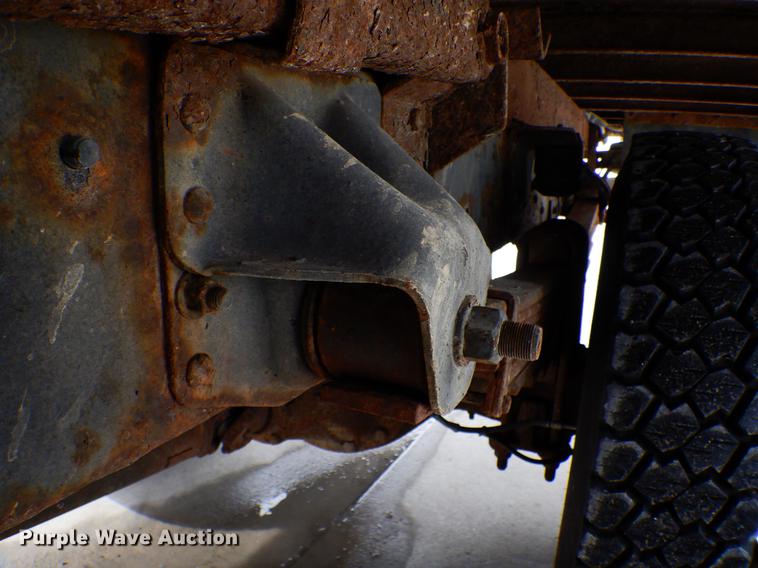 image for item DE6044 2005 GMC C7500 dump flatbed truck