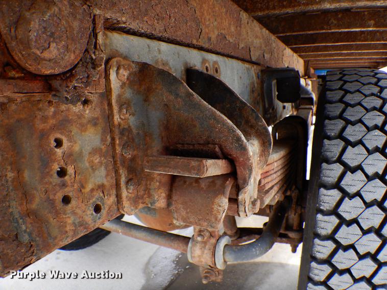 image for item DE6044 2005 GMC C7500 dump flatbed truck