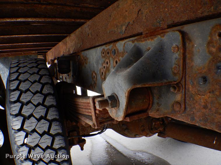 image for item DE6044 2005 GMC C7500 dump flatbed truck