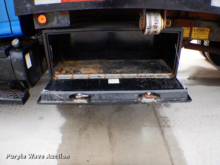 image for item DE6044 2005 GMC C7500 dump flatbed truck