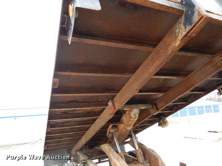 image for item DE6044 2005 GMC C7500 dump flatbed truck