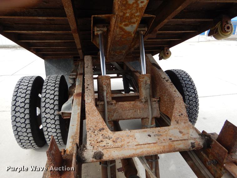 image for item DE6044 2005 GMC C7500 dump flatbed truck