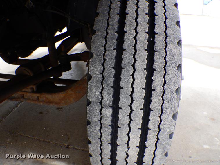 image for item DE6044 2005 GMC C7500 dump flatbed truck