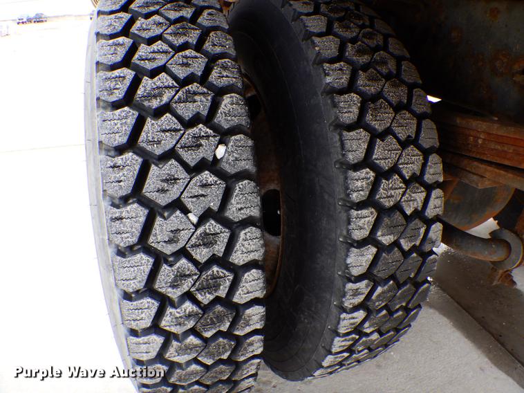 image for item DE6044 2005 GMC C7500 dump flatbed truck