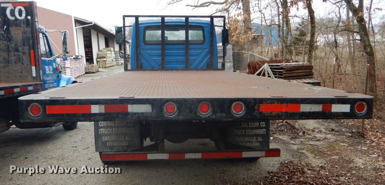 image for item DE6045 2005 International 4200 flat dump bed truck