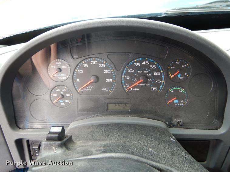 image for item DE6045 2005 International 4200 flat dump bed truck