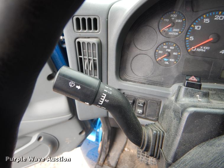 image for item DE6045 2005 International 4200 flat dump bed truck