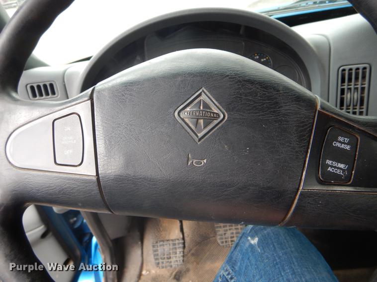 image for item DE6045 2005 International 4200 flat dump bed truck