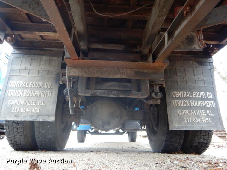 image for item DE6045 2005 International 4200 flat dump bed truck