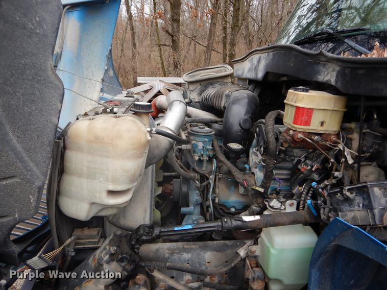 image for item DE6045 2005 International 4200 flat dump bed truck