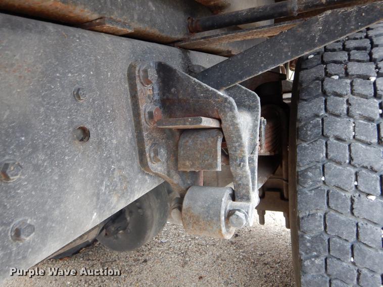 image for item DE6045 2005 International 4200 flat dump bed truck