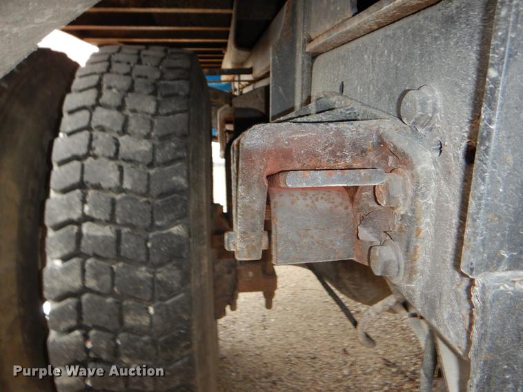 image for item DE6045 2005 International 4200 flat dump bed truck