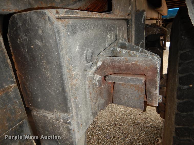 image for item DE6045 2005 International 4200 flat dump bed truck