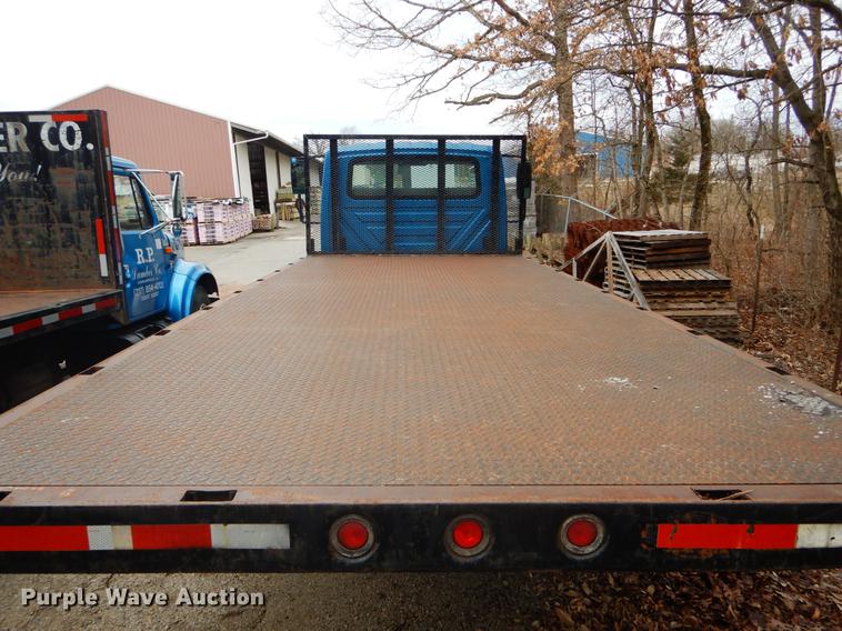 image for item DE6045 2005 International 4200 flat dump bed truck