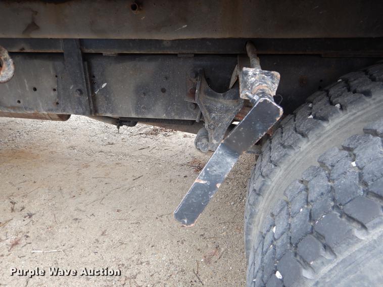 image for item DE6045 2005 International 4200 flat dump bed truck