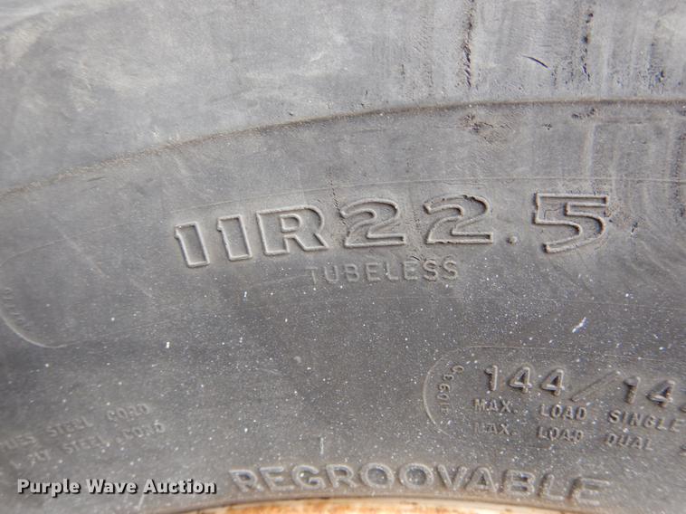 image for item DE6045 2005 International 4200 flat dump bed truck