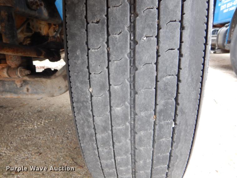 image for item DE6045 2005 International 4200 flat dump bed truck