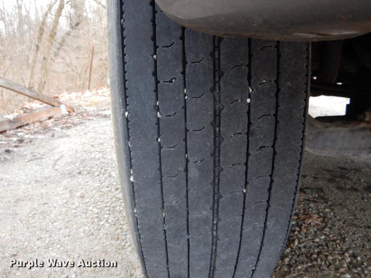 image for item DE6045 2005 International 4200 flat dump bed truck