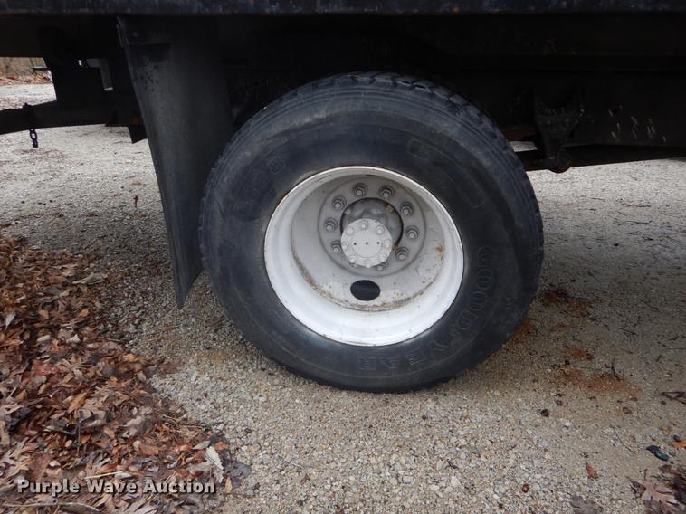 image for item DE6045 2005 International 4200 flat dump bed truck