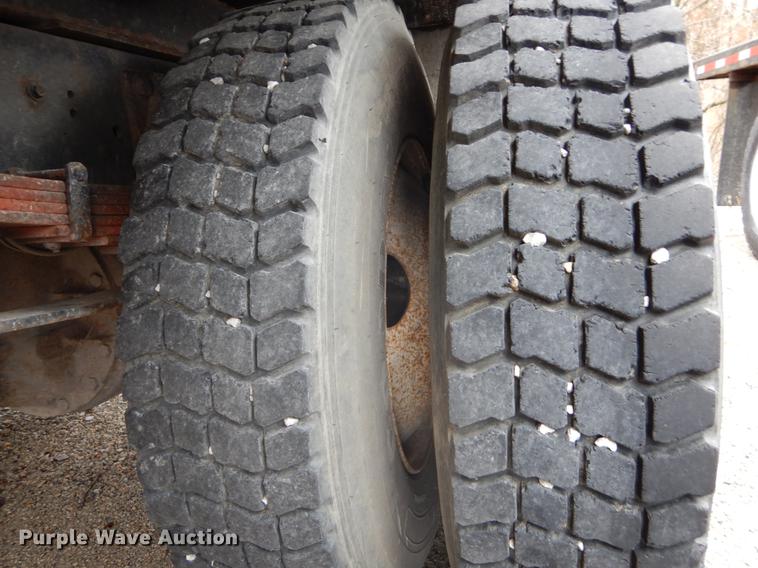 image for item DE6045 2005 International 4200 flat dump bed truck