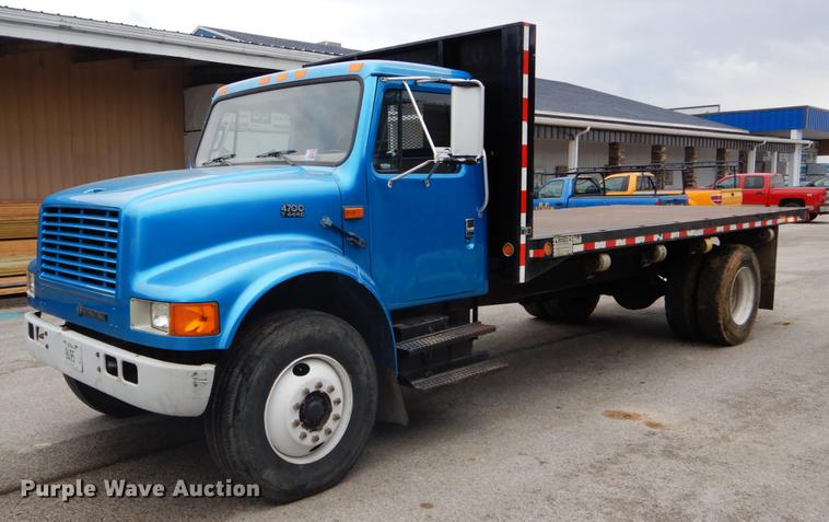 image for item DE6046 1996 International 4700 dump flatbed truck