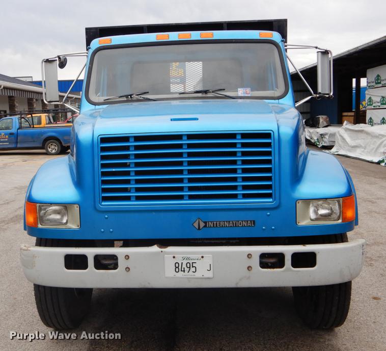 image for item DE6046 1996 International 4700 dump flatbed truck
