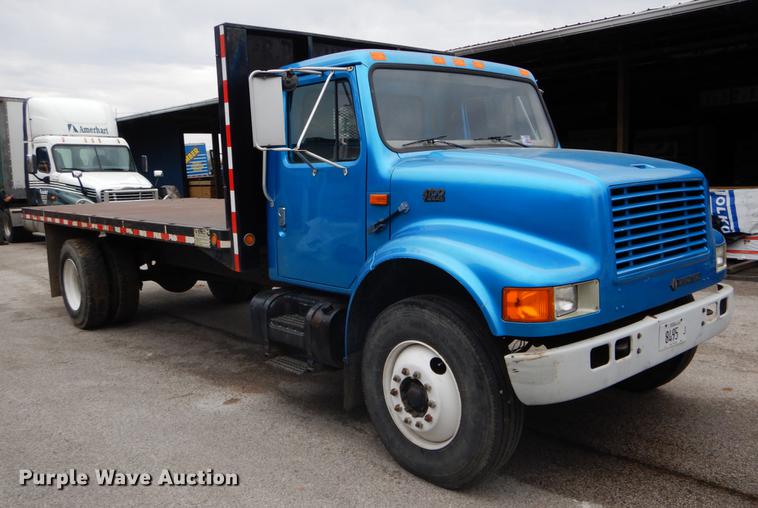 image for item DE6046 1996 International 4700 dump flatbed truck