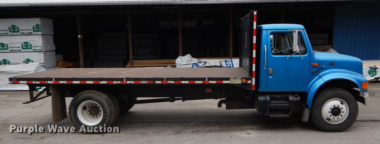 image for item DE6046 1996 International 4700 dump flatbed truck