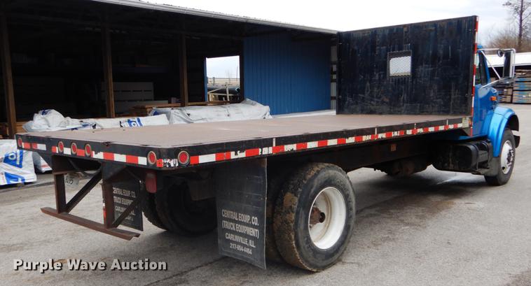 image for item DE6046 1996 International 4700 dump flatbed truck