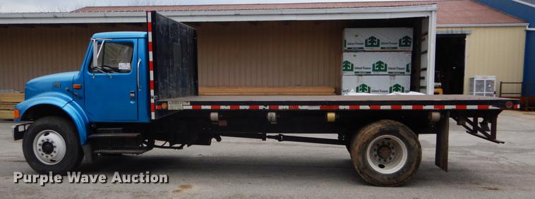 image for item DE6046 1996 International 4700 dump flatbed truck