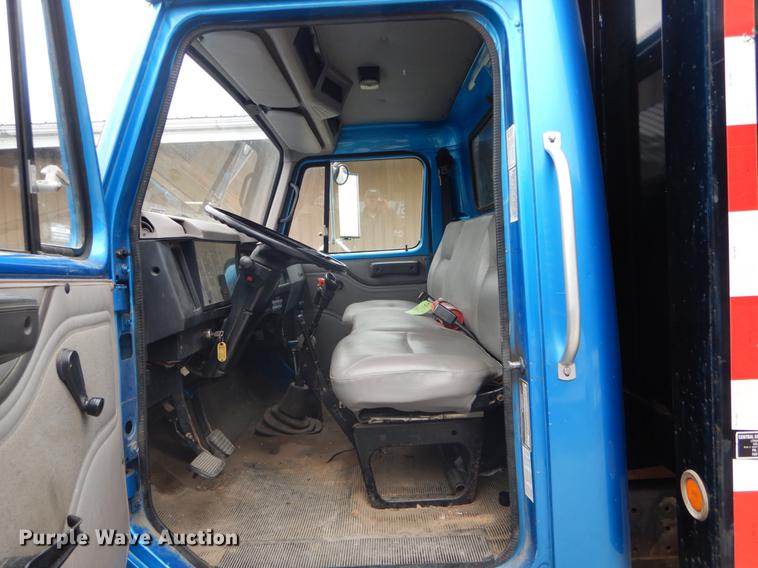 image for item DE6046 1996 International 4700 dump flatbed truck