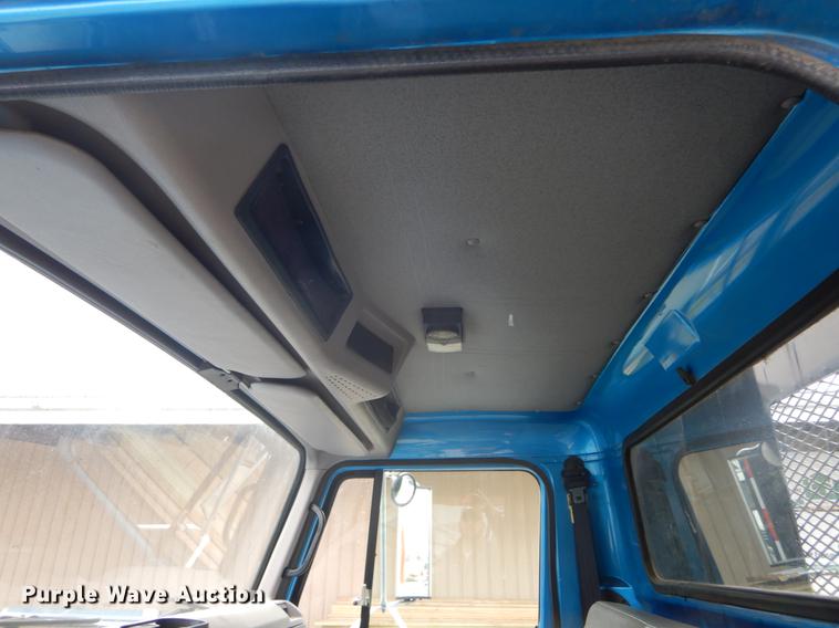 image for item DE6046 1996 International 4700 dump flatbed truck