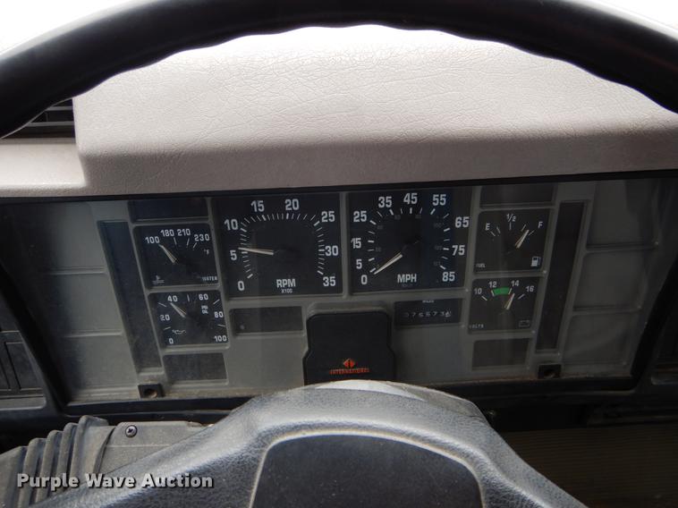 image for item DE6046 1996 International 4700 dump flatbed truck