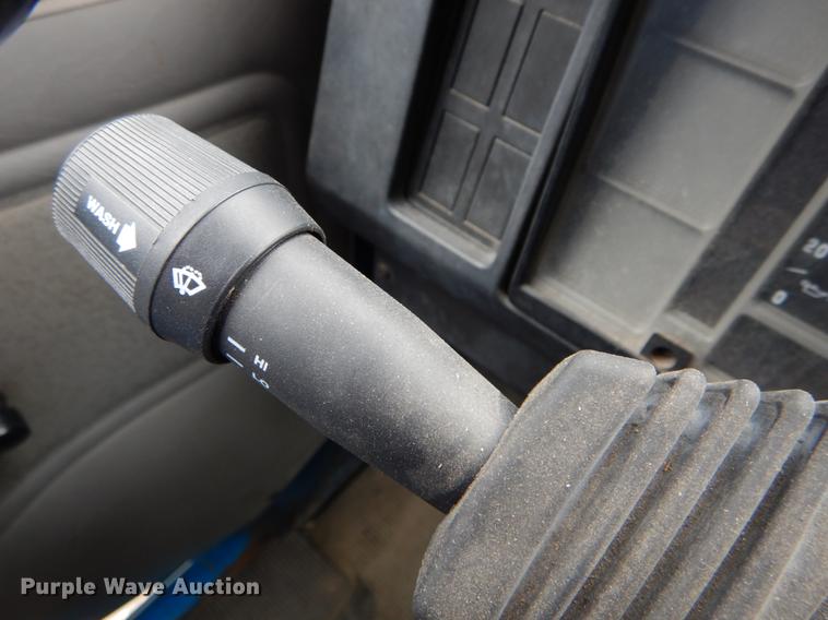 image for item DE6046 1996 International 4700 dump flatbed truck