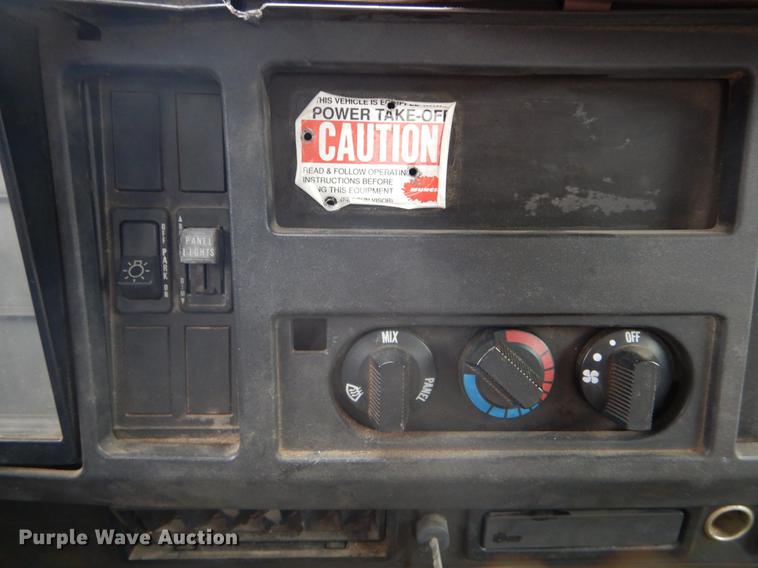 image for item DE6046 1996 International 4700 dump flatbed truck