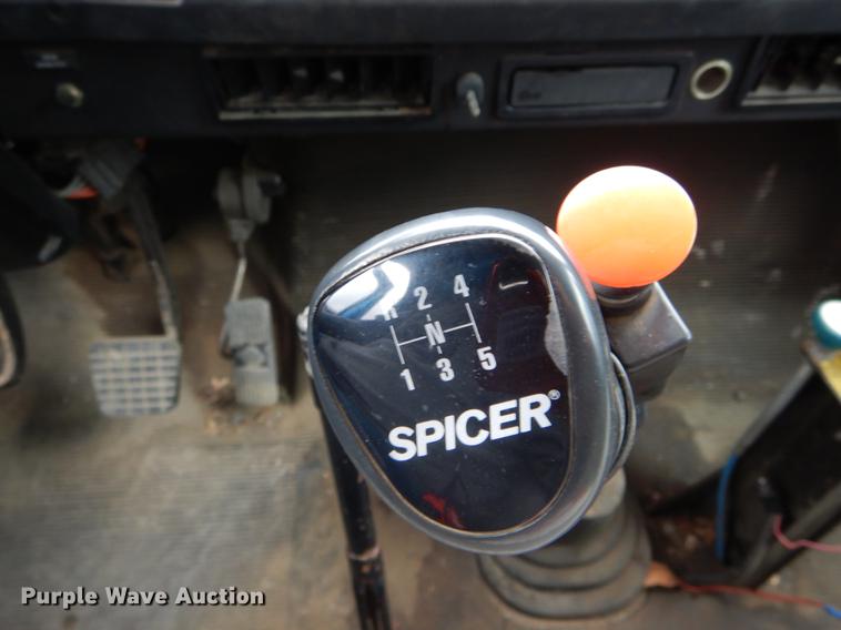 image for item DE6046 1996 International 4700 dump flatbed truck