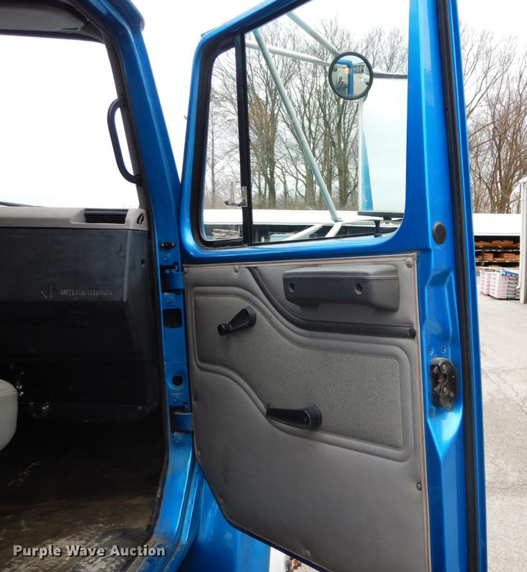 image for item DE6046 1996 International 4700 dump flatbed truck