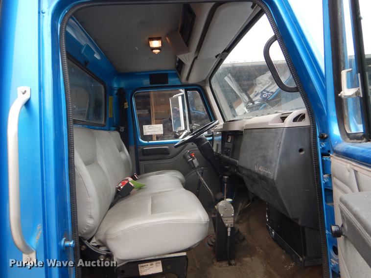 image for item DE6046 1996 International 4700 dump flatbed truck