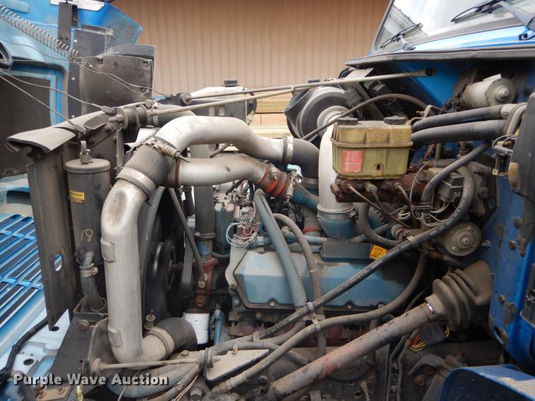 image for item DE6046 1996 International 4700 dump flatbed truck