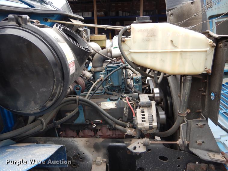 image for item DE6046 1996 International 4700 dump flatbed truck