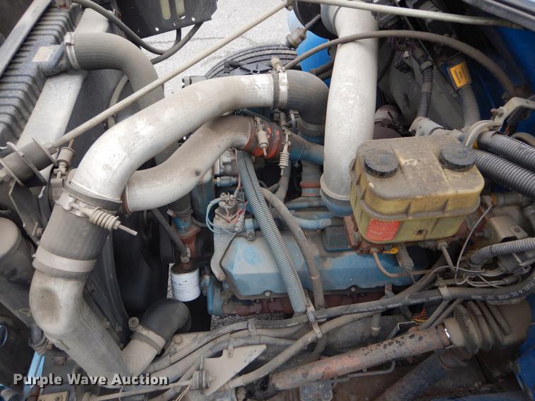 image for item DE6046 1996 International 4700 dump flatbed truck