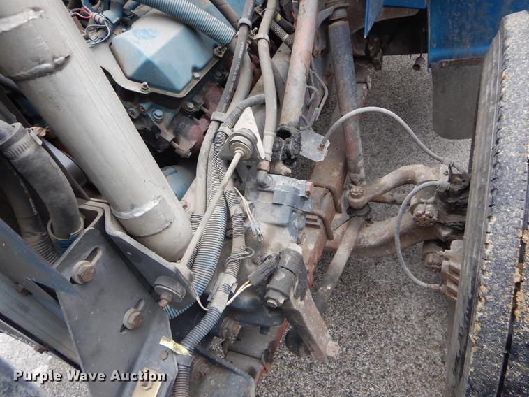 image for item DE6046 1996 International 4700 dump flatbed truck