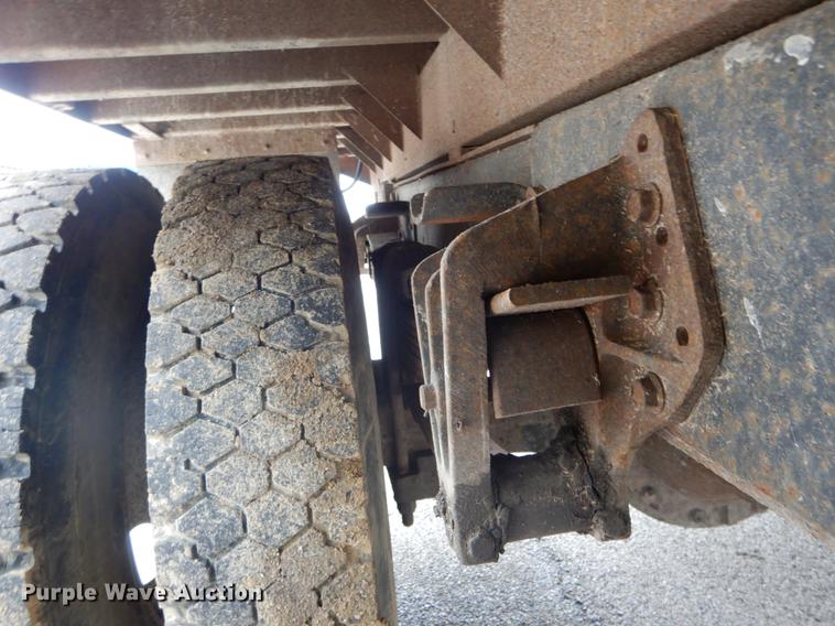 image for item DE6046 1996 International 4700 dump flatbed truck