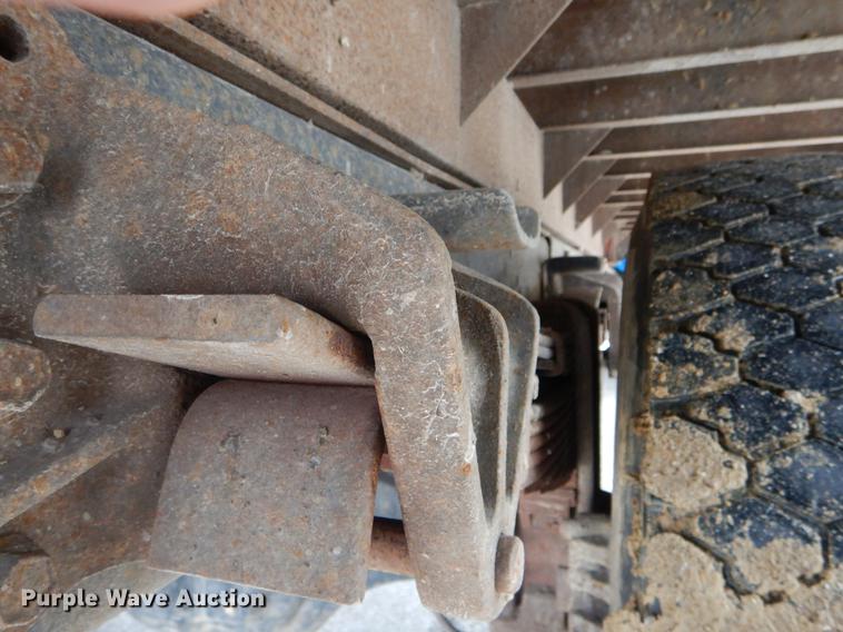 image for item DE6046 1996 International 4700 dump flatbed truck