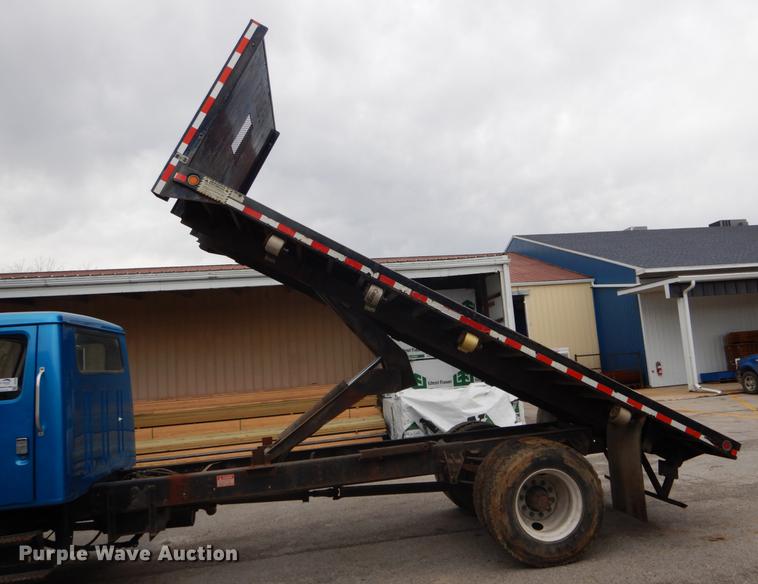 image for item DE6046 1996 International 4700 dump flatbed truck