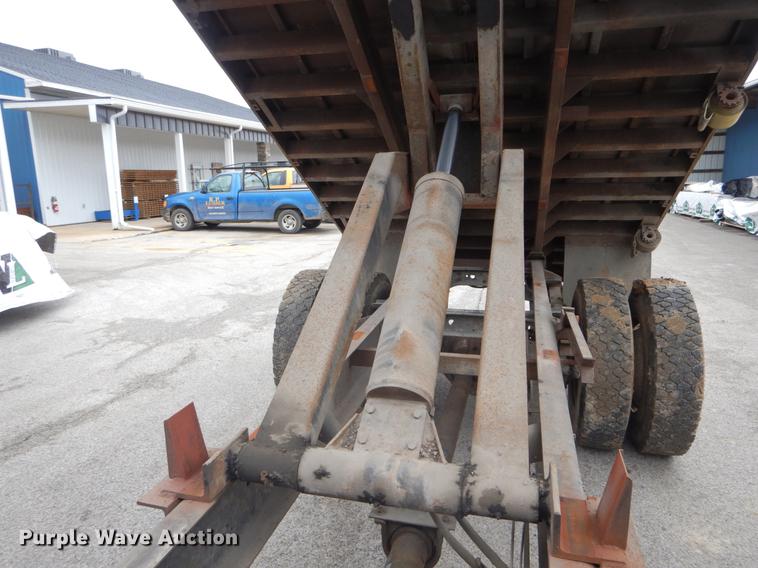 image for item DE6046 1996 International 4700 dump flatbed truck