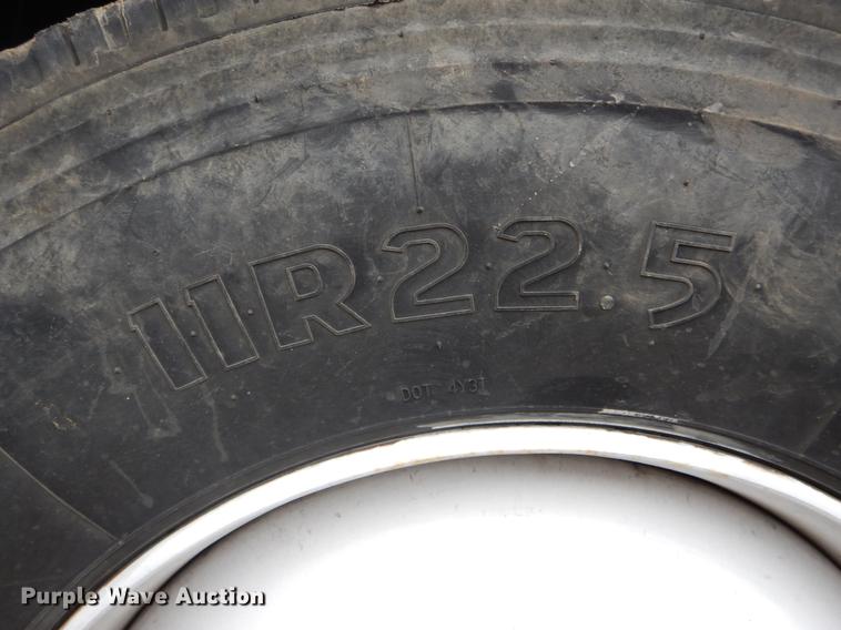 image for item DE6046 1996 International 4700 dump flatbed truck