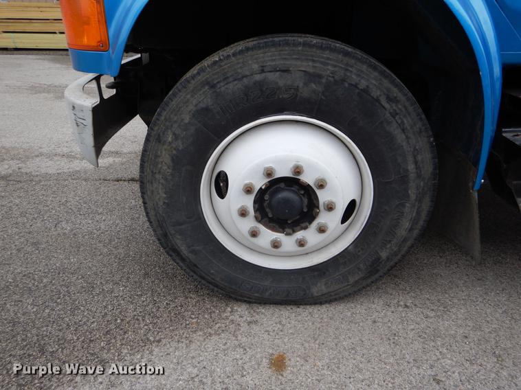 image for item DE6046 1996 International 4700 dump flatbed truck