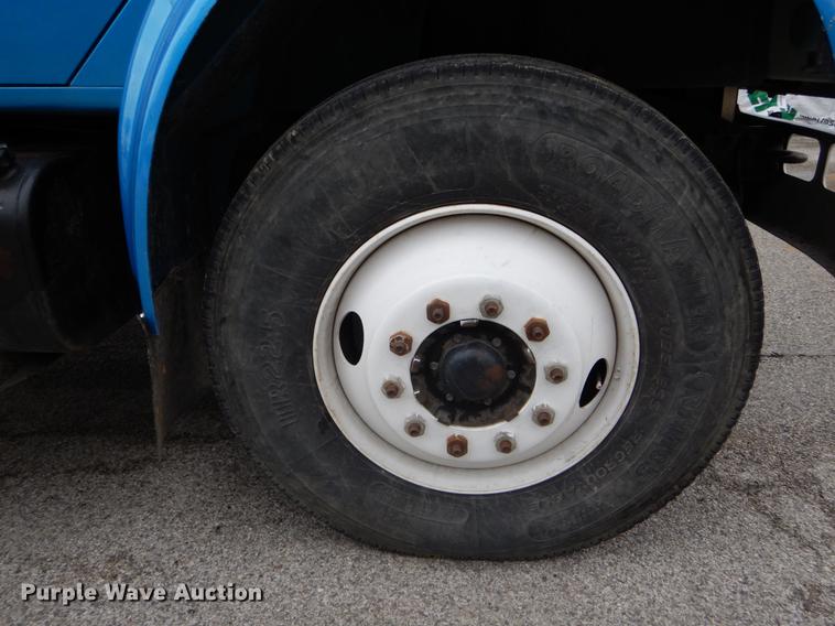 image for item DE6046 1996 International 4700 dump flatbed truck